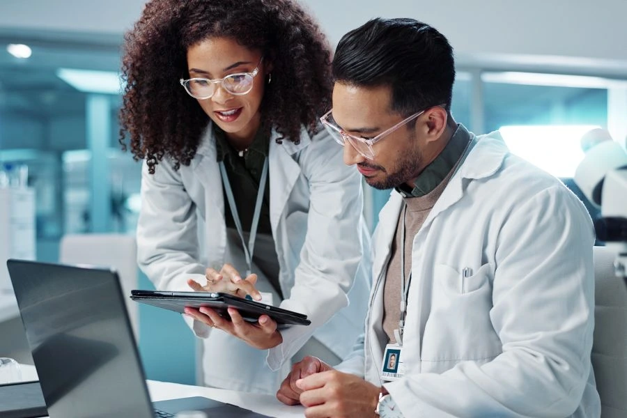 Two scientists in a lab